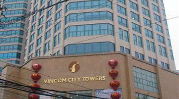 Dán decal trang trí tết cho trung tâm thương mại Vincom City Towers